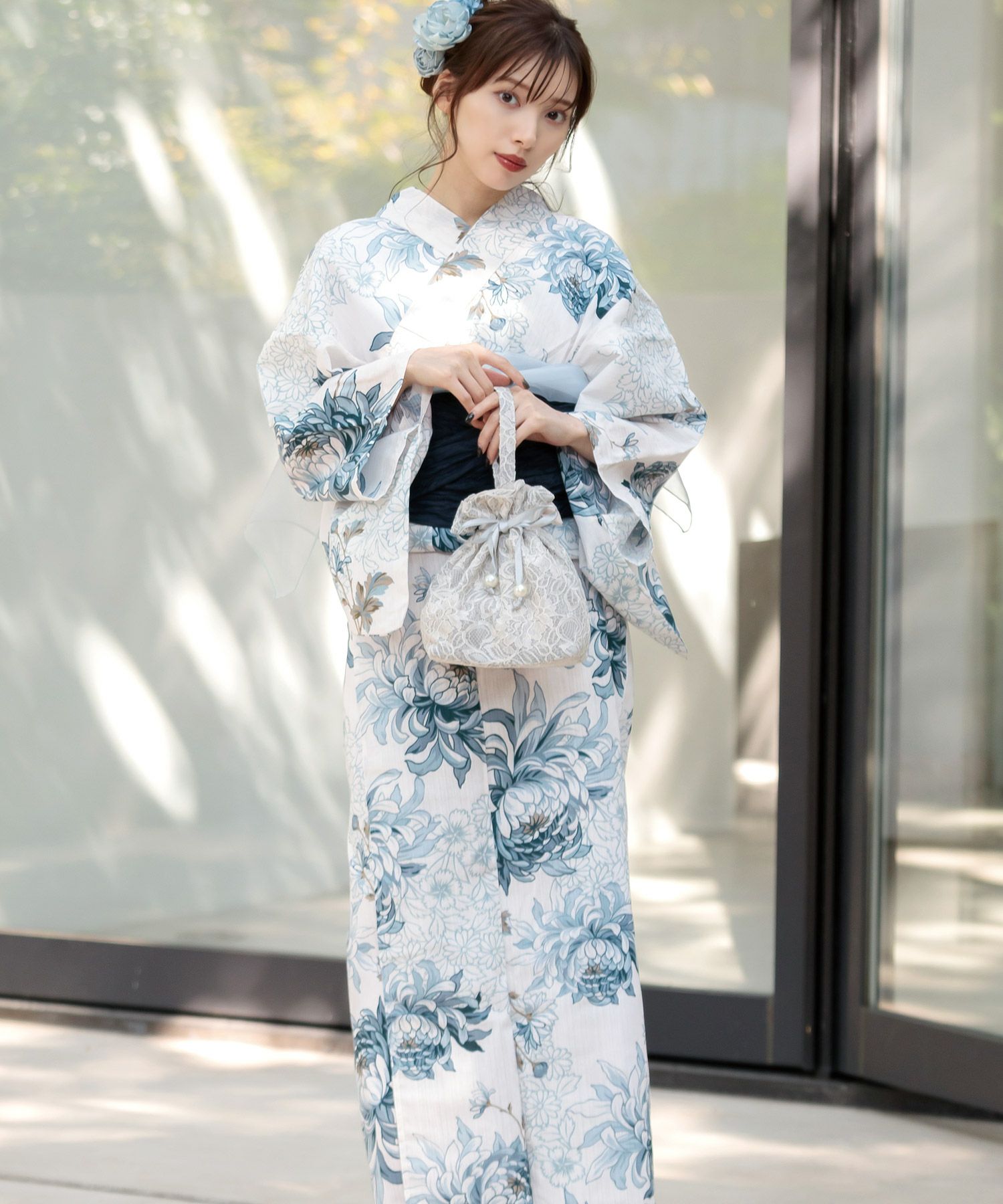 湊色の乱菊重ね 思わしくなく